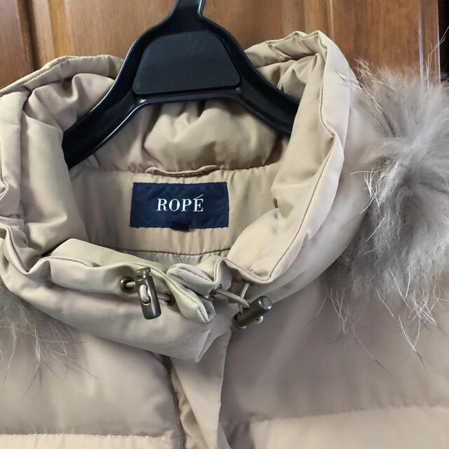 ROPE’(ロペ)のROPE ダウン　ベージュ レディースのジャケット/アウター(ダウンコート)の商品写真