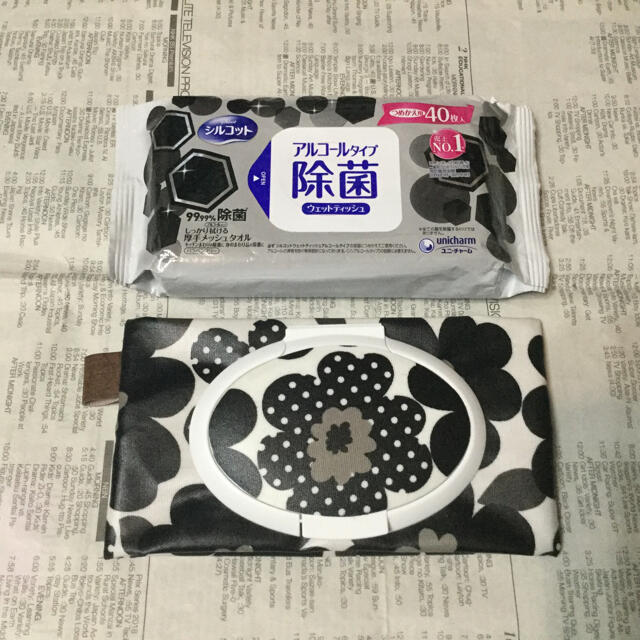 独創的 再販⑧シルコット用*ウェットティッシュポーチ*フラワー黒 独創的 再販⑧シルコット用*ウェットティッシュポーチ*フラワー黒
