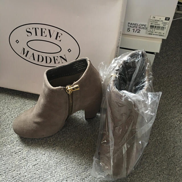 ショート　ブーツ　STEVE MADDEN  新品未使用　ブーティ　グレージュ