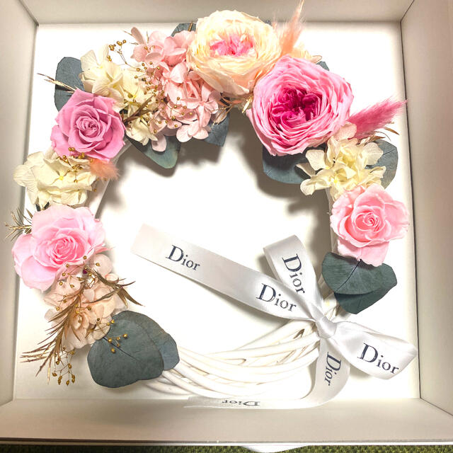 Christian Dior(クリスチャンディオール)のディオール フラワーリース　限定プレゼント　新品 ハンドメイドのフラワー/ガーデン(リース)の商品写真