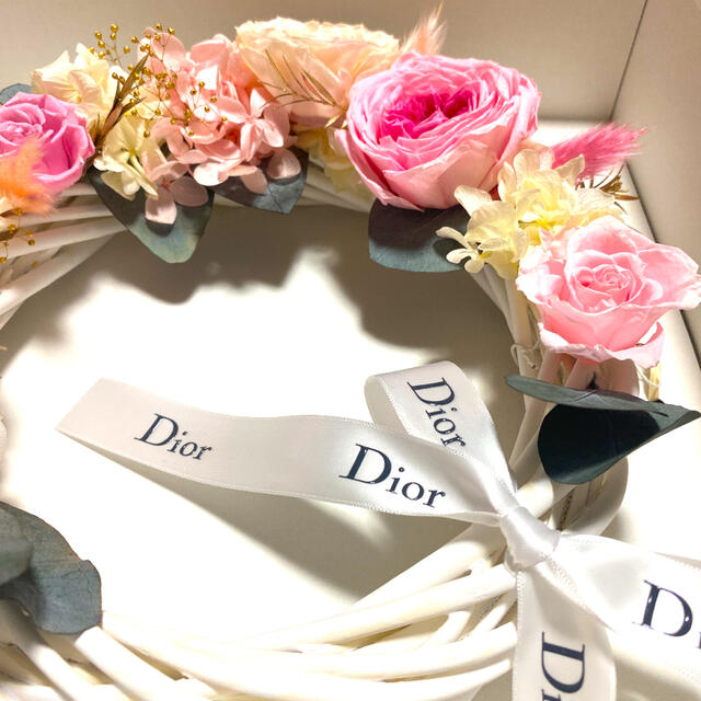 Christian Dior(クリスチャンディオール)のディオール フラワーリース　限定プレゼント　新品 ハンドメイドのフラワー/ガーデン(リース)の商品写真