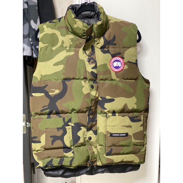 カナダグー CANADA GOOSE - カナダグース メンズダウンベスト 迷彩柄の