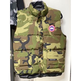 カナダグース(CANADA GOOSE)のカナダグース　メンズダウンベスト　迷彩柄(ダウンベスト)