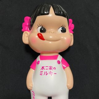 メディコムトイ(MEDICOM TOY)の不二家 ソフビコレクション　ペコちゃん（白×蛍光ピンク）(キャラクターグッズ)