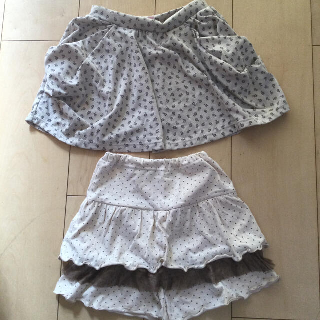 UNIQLO(ユニクロ)のベージュ　ボトムス   キッズ/ベビー/マタニティのキッズ服女の子用(90cm~)(スカート)の商品写真