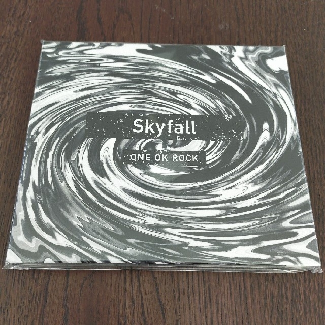 ONE OK ROCK(ワンオクロック)のおまけ付】ONE OK ROCK　Skyfall エンタメ/ホビーのCD(ポップス/ロック(邦楽))の商品写真