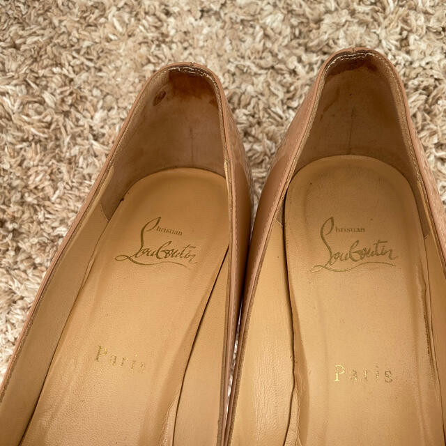Christian Louboutin(クリスチャンルブタン)のクリスチャンルブタン　定番　ベージュパンプス レディースの靴/シューズ(ハイヒール/パンプス)の商品写真