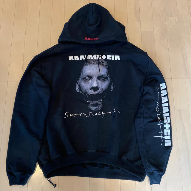 デムナ着用　vetements ラムシュタイン　パーカー　Mサイズ