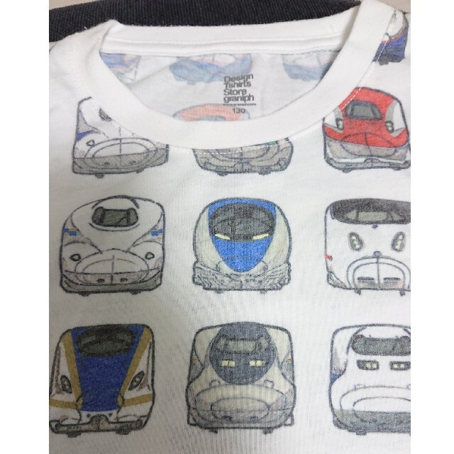 Design Tshirts Store graniph(グラニフ)のused グラニフ 電車Tシャツ2枚セット 130 ベージュ＋ホワイト キッズ/ベビー/マタニティのキッズ服男の子用(90cm~)(Tシャツ/カットソー)の商品写真