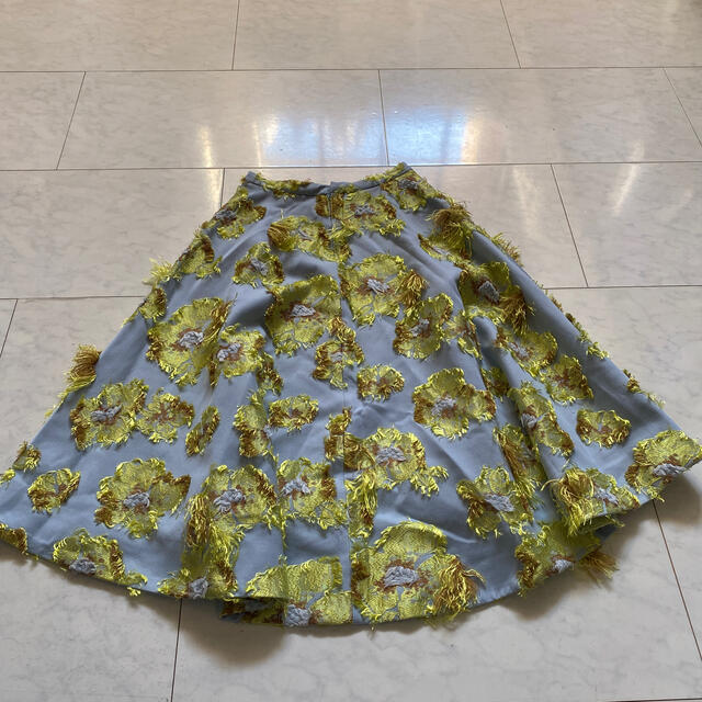 Chesty(チェスティ)のフラワーフレアスカート レディースのスカート(ひざ丈スカート)の商品写真