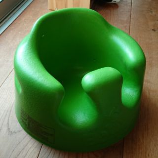 バンボ(Bumbo)の【美品】Bumbo　バンボ　ベビーソファ　緑　未使用:腰ベルト付(その他)