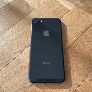アップル(Apple)の【期間限定値下げ】iPhone8 スペースグレー 64G au(スマートフォン本体)