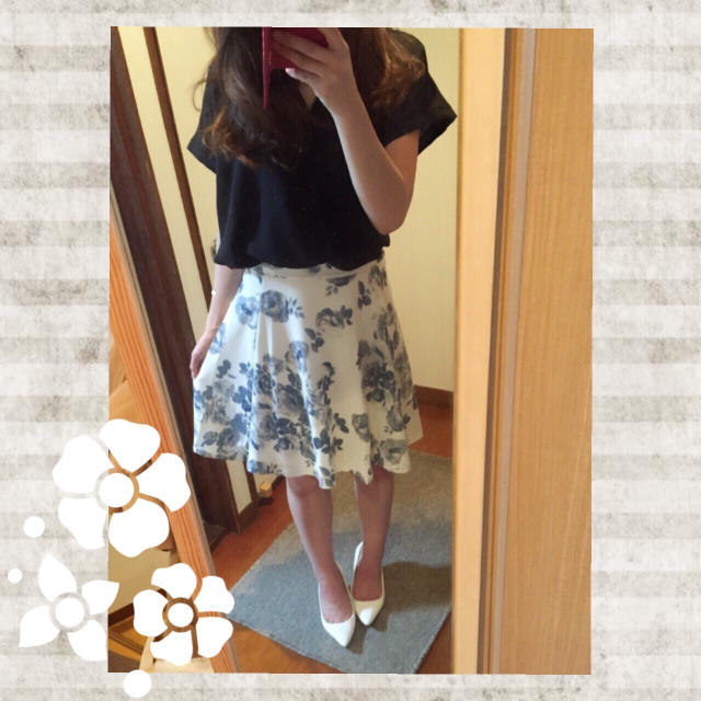 花柄フレアスカート レディースのスカート(ひざ丈スカート)の商品写真