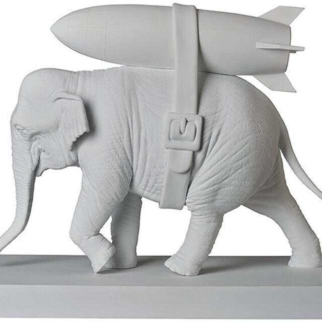 MEDICOM TOY(メディコムトイ)のELEPHANT WITH BOMB バンクシー メディコムトイ エンタメ/ホビーの美術品/アンティーク(彫刻/オブジェ)の商品写真