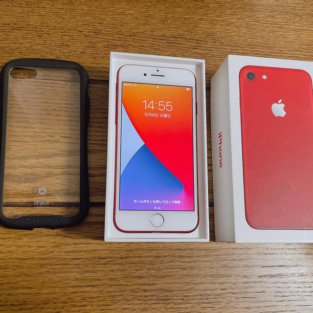 Apple(アップル)の【美品】値下　iPhone7 128GB RED SIMフリー　おまけ付き スマホ/家電/カメラのスマートフォン/携帯電話(スマートフォン本体)の商品写真