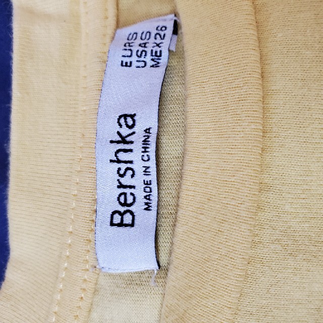 Bershka(ベルシュカ)のBershka　ベルシュカ　Tシャツ　トップス レディースのトップス(Tシャツ(半袖/袖なし))の商品写真