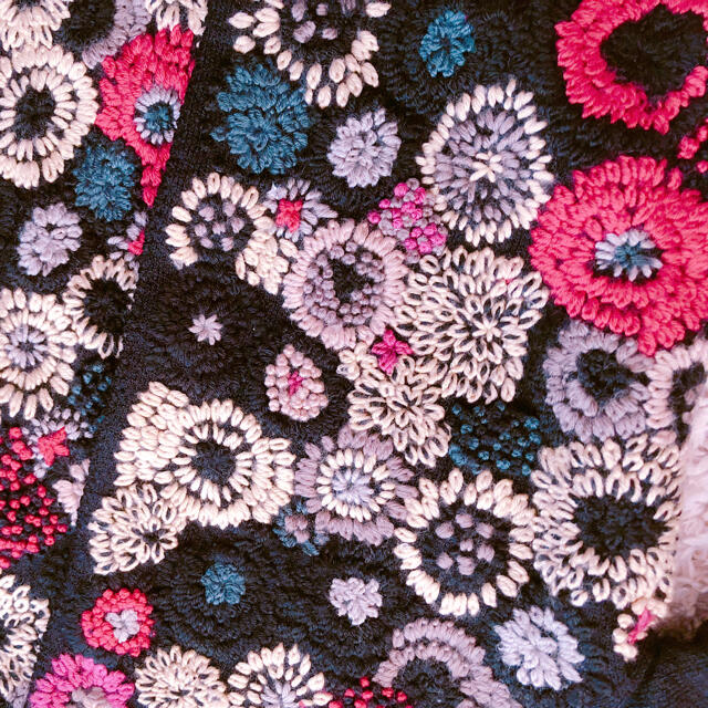 Sybilla(シビラ)のシビラ　花柄総刺繍　カーディガン トップス レディースのトップス(カーディガン)の商品写真