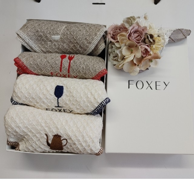 FOXEY(フォクシー)のリーフ様ご専用☆新品未使用☆FOXEYキッチンクロス レディースのファッション小物(その他)の商品写真