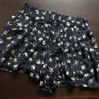 ローリーズファーム(LOWRYS FARM)の花柄ショートパンツ(ショートパンツ)