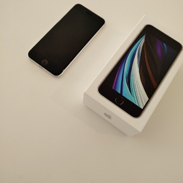 Apple(アップル)の【美品】iphone se  第2世代 simフリー 64GB スマホ/家電/カメラのスマートフォン/携帯電話(スマートフォン本体)の商品写真