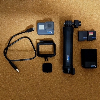 ゴープロ(GoPro)のGoPro HERO6　microSDカード付(コンパクトデジタルカメラ)