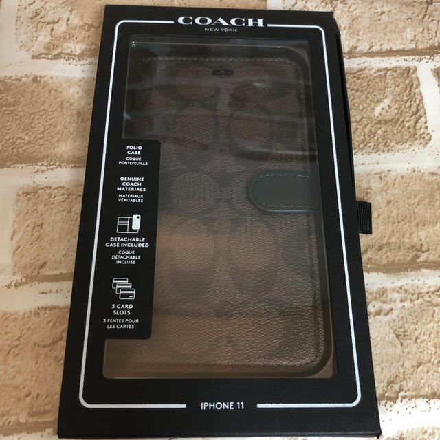 COACH(コーチ)のCOACH iPhone11 ケース 手帳型　シグネチャー ブラウン✖️ブラック レディースのファッション小物(その他)の商品写真