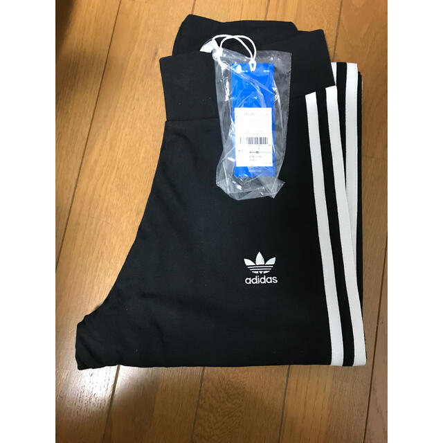 adidas(アディダス)のアディダス スリーストライプレギンス トレフォイル レディースM レディースのレッグウェア(レギンス/スパッツ)の商品写真