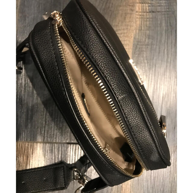 GUESS(ゲス)のGUESS ボディーバッグ レディースのバッグ(ボディバッグ/ウエストポーチ)の商品写真