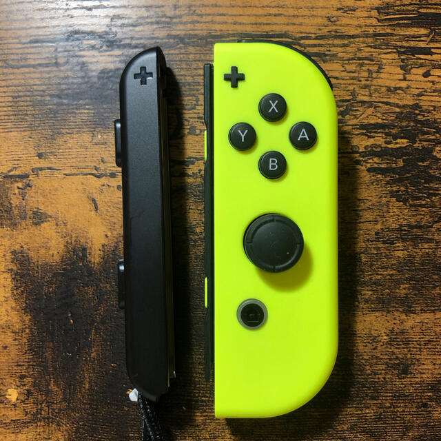 Nintendo Switch(ニンテンドースイッチ)のジョイコン　ネオンイエロー　Joy-Con  エンタメ/ホビーのゲームソフト/ゲーム機本体(その他)の商品写真