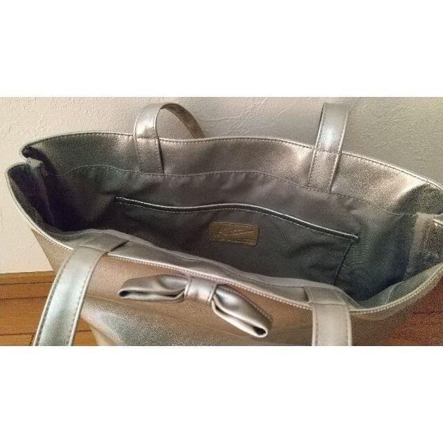 Kitamura(キタムラ)の[キタムラ]  A4サイズ対応 ハンドバッグ シルバー レディースのバッグ(トートバッグ)の商品写真
