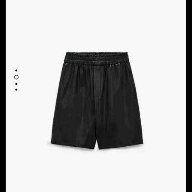 ZARA(ザラ)のZaraレザー 風バミューダパンツショートパンツ黒新品 レディースのパンツ(ショートパンツ)の商品写真