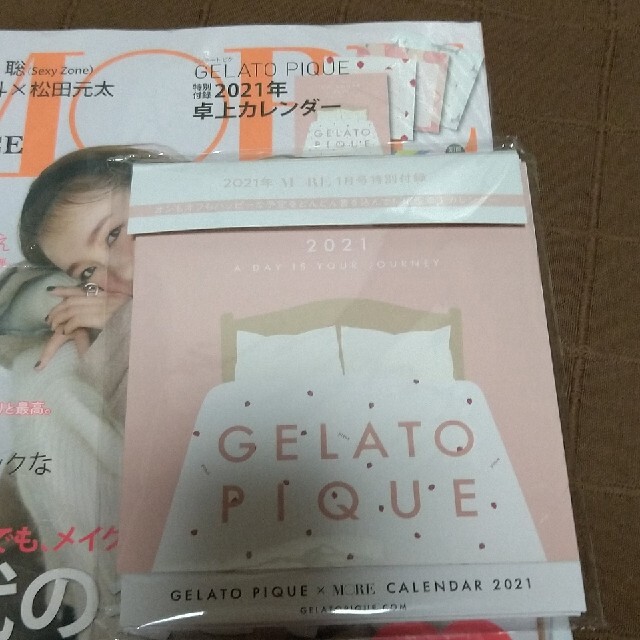 gelato pique(ジェラートピケ)の新品　モア　1月号　特別付録　ジェラートピケ　卓上カレンダー インテリア/住まい/日用品の文房具(カレンダー/スケジュール)の商品写真