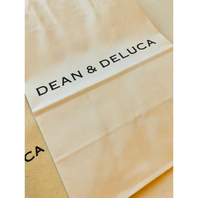 DEAN & DELUCA(ディーンアンドデルーカ)のDEAN&DELUCAラッピングセット布袋　紙袋リボン　エコバック　トートバッグ レディースのバッグ(ショップ袋)の商品写真