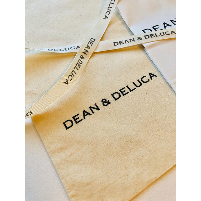 DEAN & DELUCA(ディーンアンドデルーカ)のDEAN&DELUCAラッピングセット布袋　紙袋リボン　エコバック　トートバッグ レディースのバッグ(ショップ袋)の商品写真