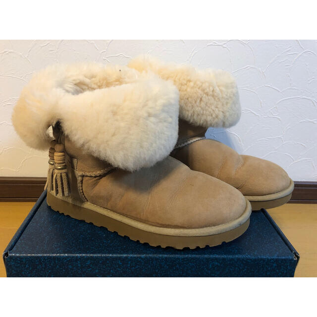 UGG(アグ)の週末限定再値下げ  早い者勝ち UGG ブーツ  ベージュ 美品 レディースの靴/シューズ(ブーツ)の商品写真