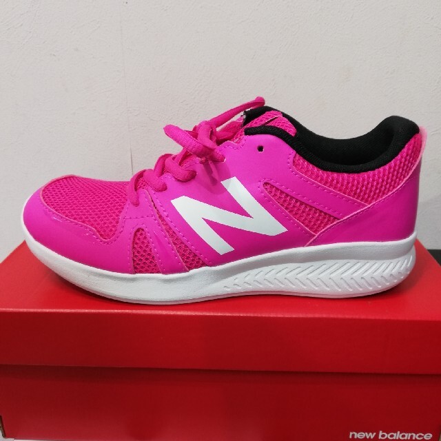 New Balance(ニューバランス)の値下げ新品/ニューバランス／キッズ／ジュニアスニーカー/シューレース22,0 キッズ/ベビー/マタニティのキッズ靴/シューズ(15cm~)(スニーカー)の商品写真