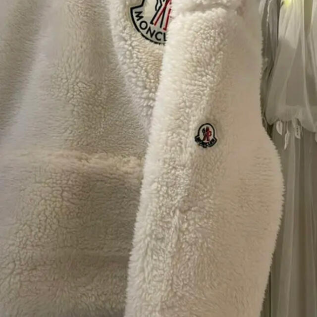 MONCLER(モンクレール)のモンクレ モンクレール MONCLER トレーナー ボア オーバーサイズ フード レディースのトップス(トレーナー/スウェット)の商品写真