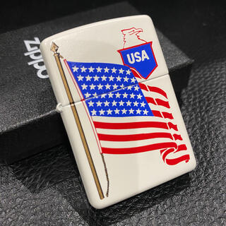 ジッポー(ZIPPO)の【ZIPPO】USA アメリカ 国旗 白 ジッポライター 箱付き(タバコグッズ)
