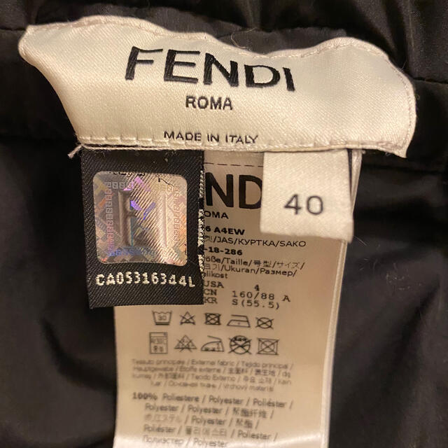 FENDI(フェンディ)のコリンさん　専用　FENDI ダウンケープ レディースのジャケット/アウター(ダウンジャケット)の商品写真