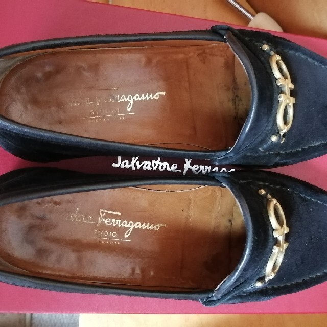 Salvatore Ferragamo(サルヴァトーレフェラガモ)のフェラガモスエードローファー メンズの靴/シューズ(ドレス/ビジネス)の商品写真