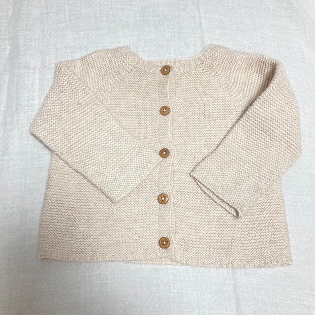 ZARA KIDS(ザラキッズ)のzara baby ニットカーディガン　ベージュ　74cm キッズ/ベビー/マタニティのベビー服(~85cm)(カーディガン/ボレロ)の商品写真