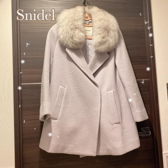 SNIDEL(スナイデル)のSNIDEL とっても可愛い♡フォックスファー付きAラインコート アイスブルー レディースのジャケット/アウター(ピーコート)の商品写真