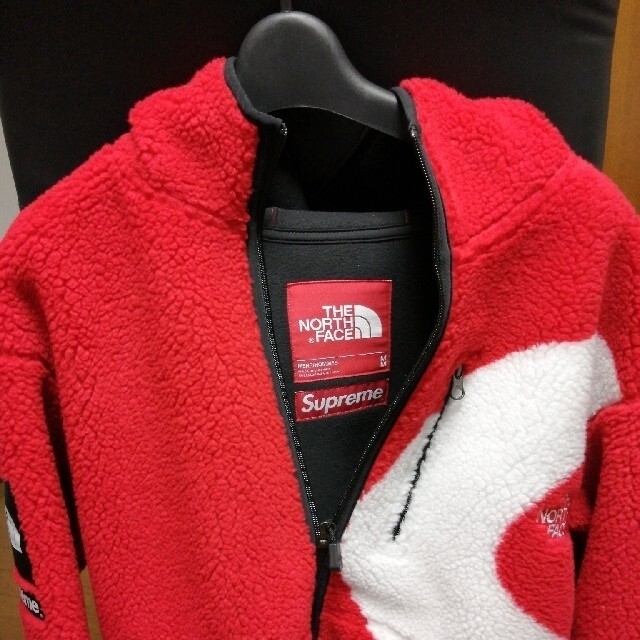 Supreme(シュプリーム)のSupreme the north face S logo fleece red メンズのジャケット/アウター(ブルゾン)の商品写真