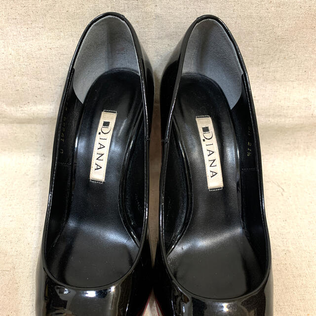 DIANA(ダイアナ)のダイアナ　エナメル　パンプス　黒    21.5㎝ レディースの靴/シューズ(ハイヒール/パンプス)の商品写真