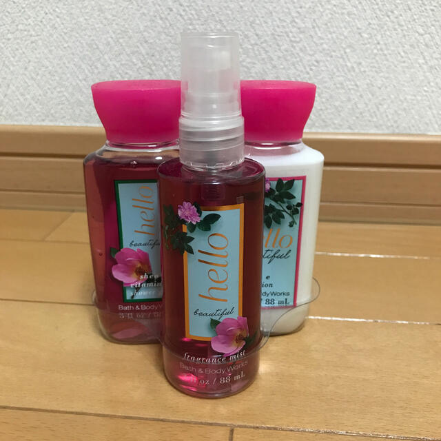 Bath & Body Works(バスアンドボディーワークス)の★お値下げ★自宅でハワイ気分味わいませんか？人気のボディーケアセット🌺 コスメ/美容のボディケア(ボディローション/ミルク)の商品写真