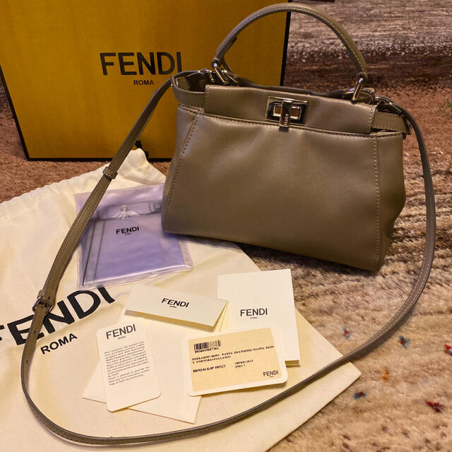 12日まで限定価格 FENDI フェンディ ミニピーカブー 正規品