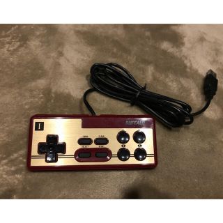 バッファロー(Buffalo)のBUFFALO USB接続 8ボタン ゲームパッド ファミコン風 レッド(PC周辺機器)