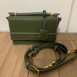 チャールズアンドキース(Charles and Keith)のお値下げ中　CHARLES&KEITH ショルダーバッグ　新品(ショルダーバッグ)