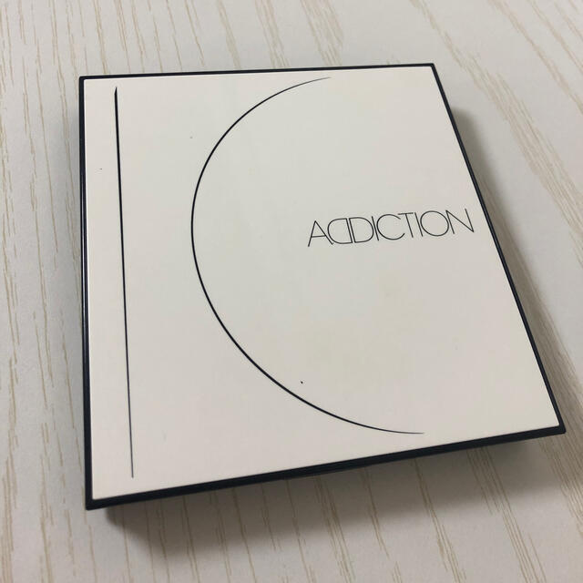 ADDICTION(アディクション)のADDICTION コンパクト 10 リミテッドエディション コスメ/美容のベースメイク/化粧品(アイシャドウ)の商品写真