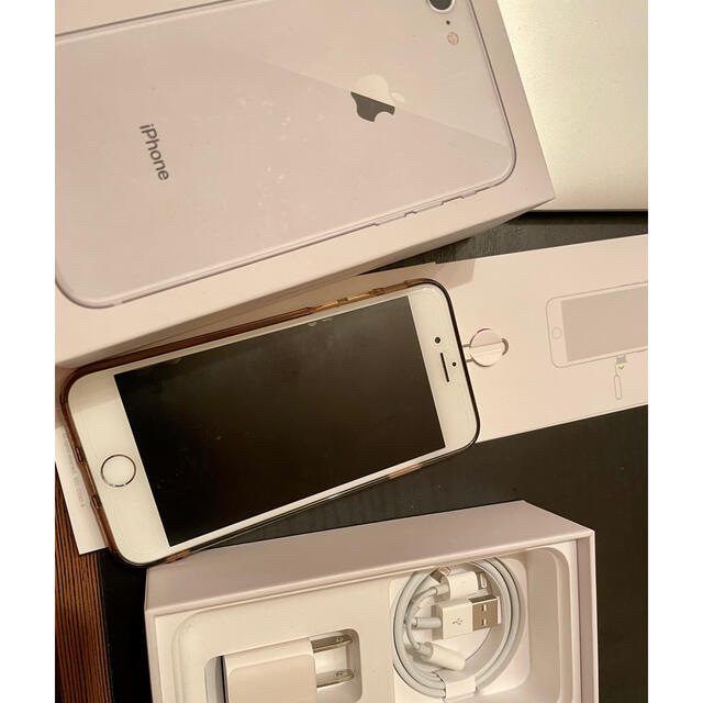 ほぼ新品☆iphone8☆256GB☆シルバー☆SIMロック解除済